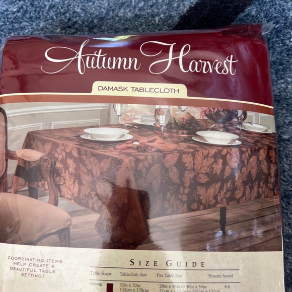 NWOT:  Large Burgundy Damask Tablecloth & 12 Napkins - Picture 1 of 9